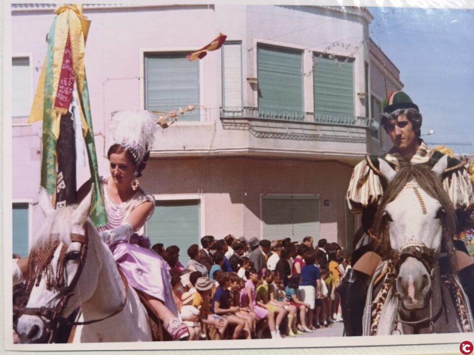 Hablamos con las Rodelas y Abanderadas de hace 25 y 50 años