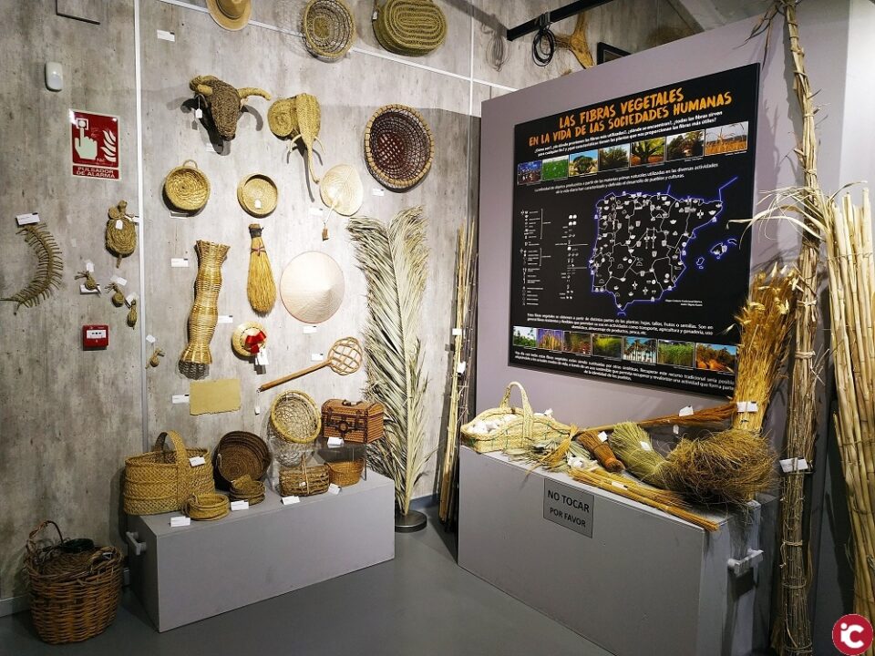 El área de Comercio del Ayto de Ibi une la costura con la arquitectura en las Jornadas sobre Fibras Vegetales organizadas por el Museo de la Biodiversidad
