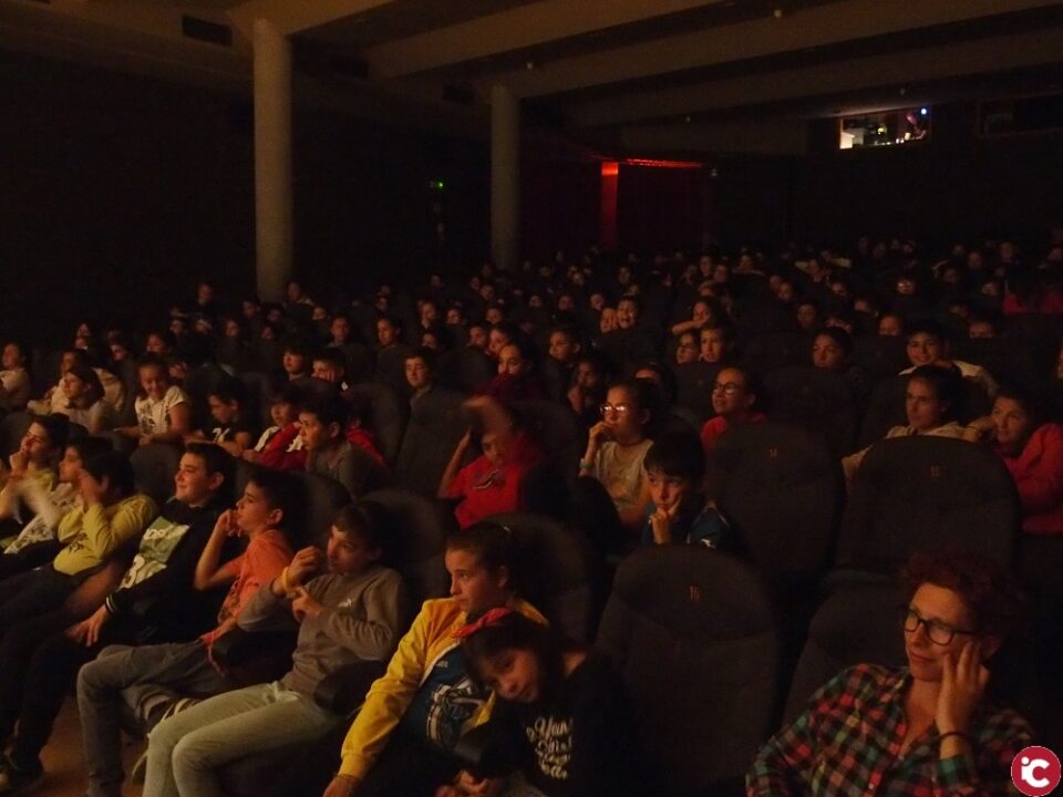 Teatro escolar en Inglés en la Kakv
