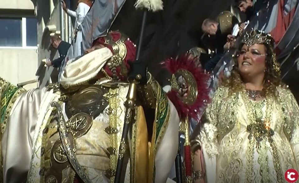 Entrada mora d'Alcoi amb el Capitá moro Jorge Candela i la Favorita Tina Maza