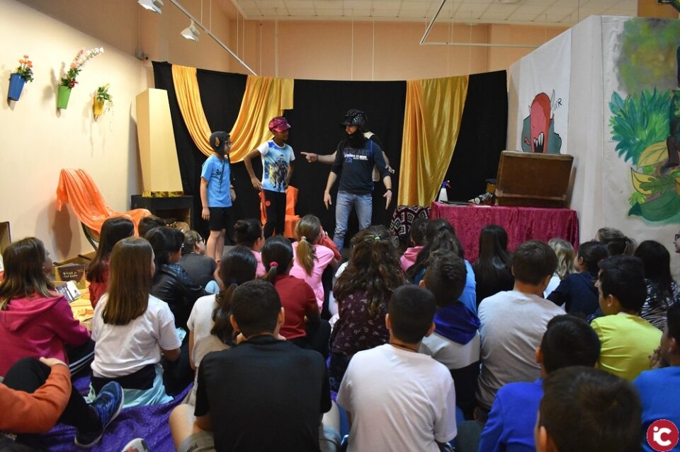 Cerca de 3.100 escolares de Petrer pasarán por el taller de lectura «Els nostres monstres»