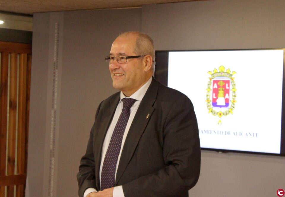 El concejal José Ramón González destaca el esfuerzo realizado en el último año para unir y dar a conocer las fiestas tradicionales de Alicante