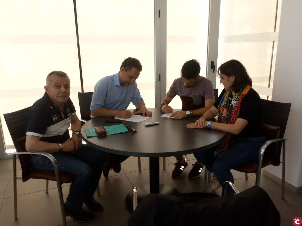 El ayuntamiento de Alicante firma un convenio con el Consell de la Joventut d'Alacant para promocionar la participación y el apoyo a las asociaciones juveniles