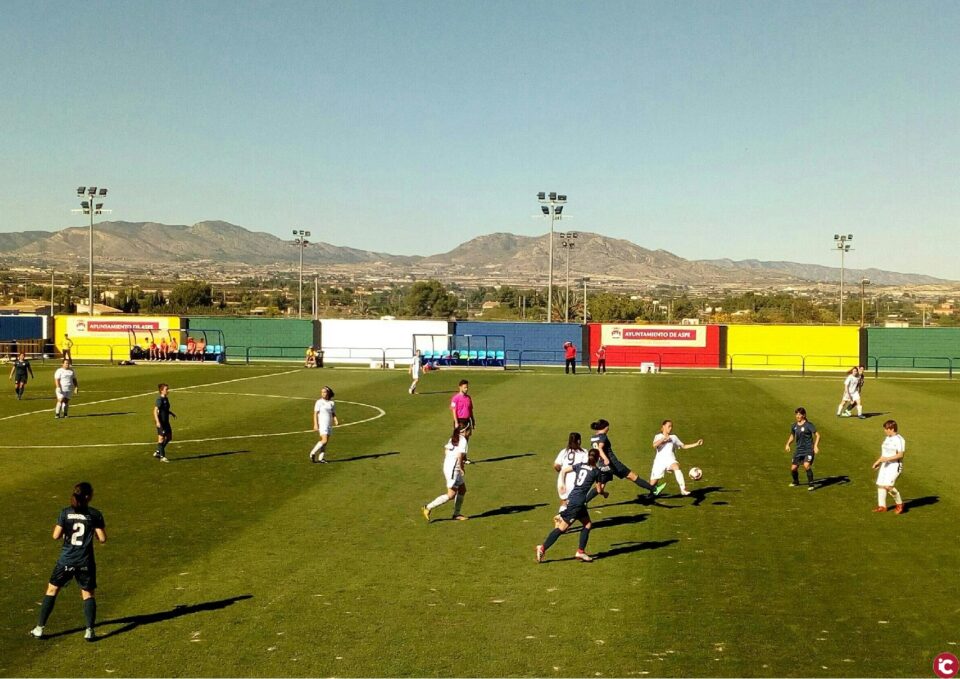 Deportes renueva otra temporada su apoyo al fútbol femenino de Aspe