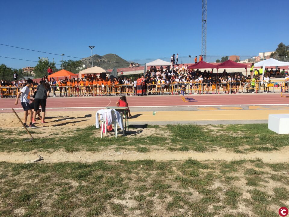 Los infantiles brillan en la última jornada de atletismo escolar