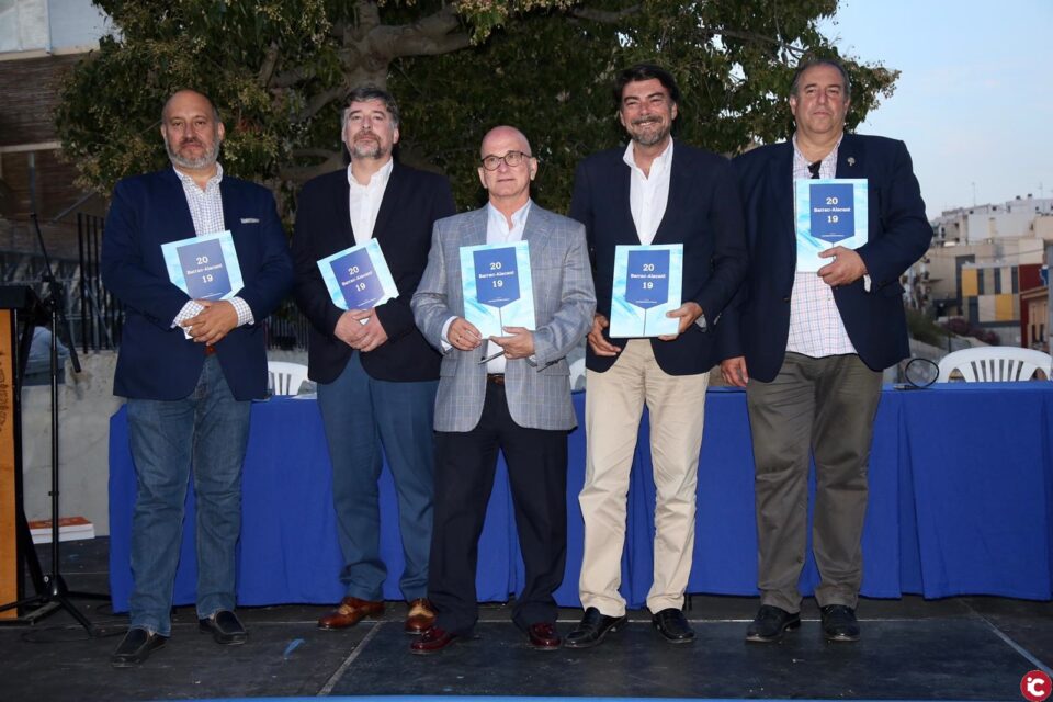 Luis Barcala asiste en la Plaza del Puente a la presentación del libro Barrac-Alacant 2019