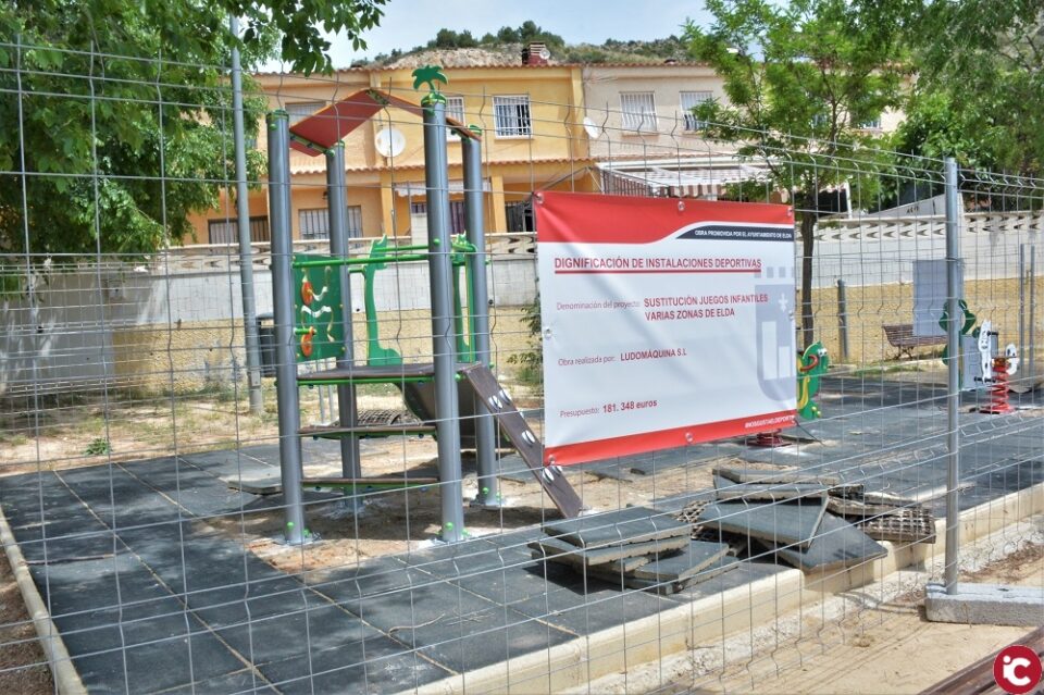 Comienza la renovación de los juegos infantiles de los diferentes parques y jardines de Elda