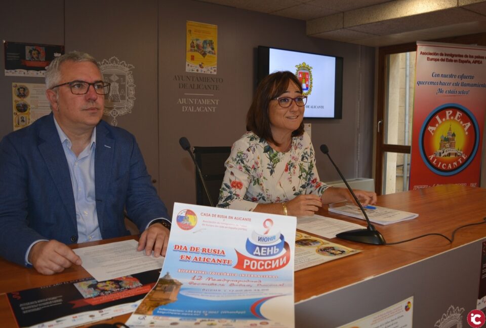 La concejala de Inmigración Mari Ángeles Goitia presenta los actos de la Semana de la Cultura Rusa en Alicante
