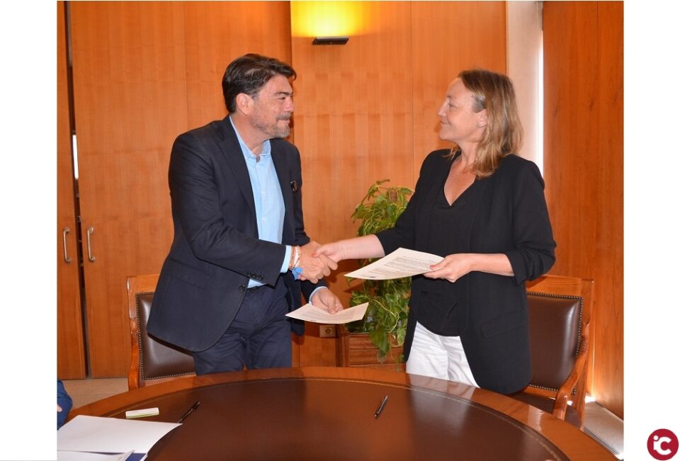 El alcalde firma con la Escuela de Organización Industrial acuerdos para fomentar la empleabilidad y el emprendimiento de 450 jóvenes