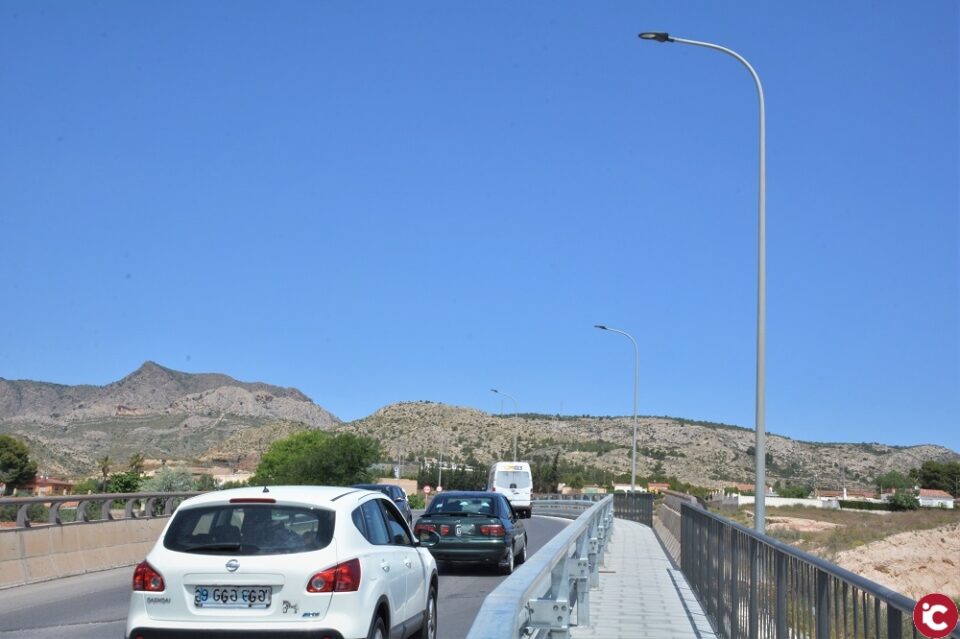 El Ayuntamiento renueva el alumbrado público de la Avenida Condes de Elda y de la calle Séneca
