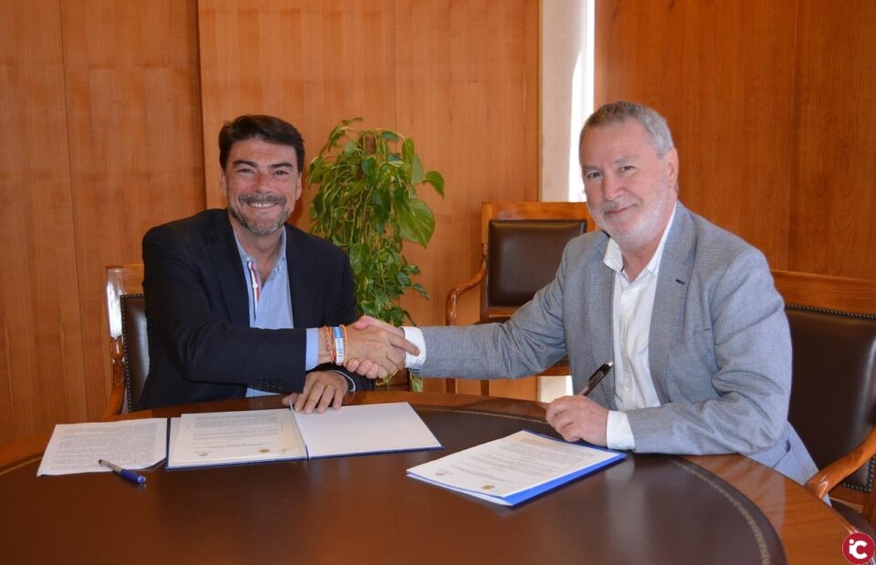 Ayuntamiento y Autoridad Portuaria firman un protocolo para impulsar nuevos usos en los espacios portuarios para la nueva economía en el marco de la estrategia Alicante Futura