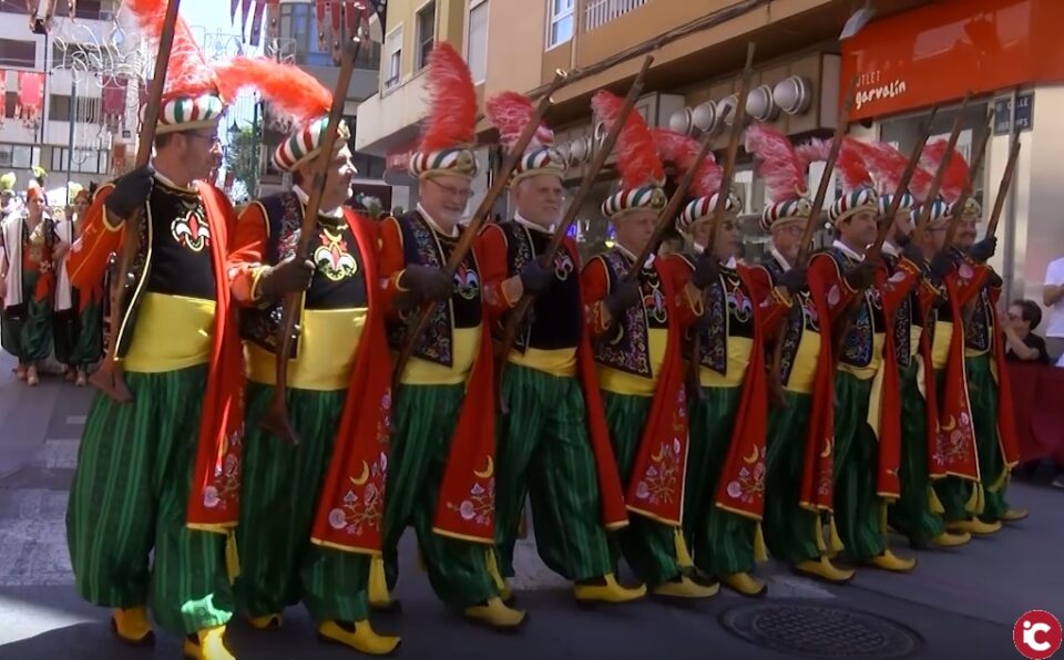 Grata experiencia se llevaron los festeros que participaron en el Desfile del 75 Aniversario de las Fiestas de Moros y Cristianos de Elda