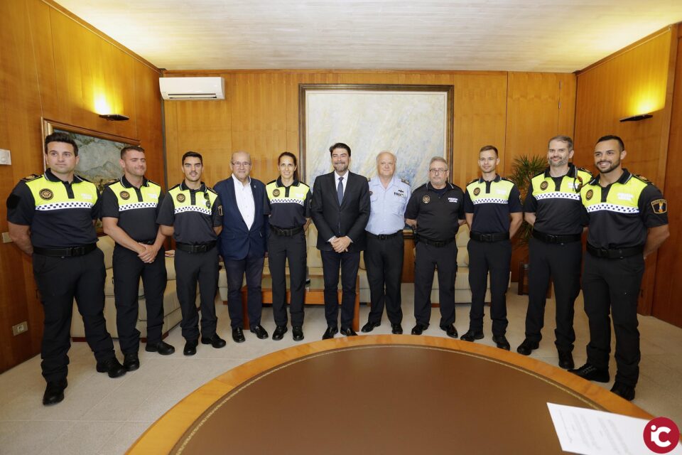 Acto de toma de posesión como funcionarios/as interinos/as de los siete nuevos Policías Locales del Ayuntamiento de Alicante
