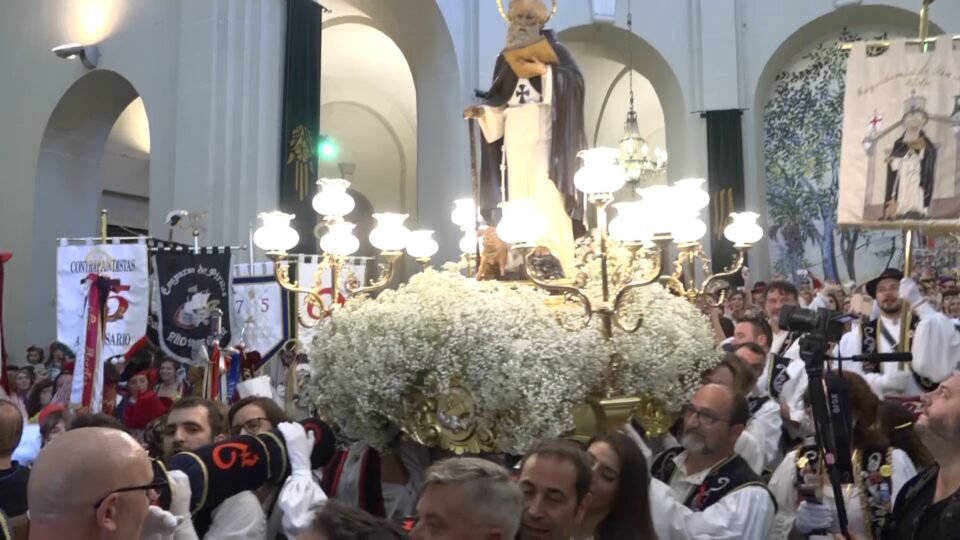 Acompañamiento al estandarte de San Antón y Desfile Infantil