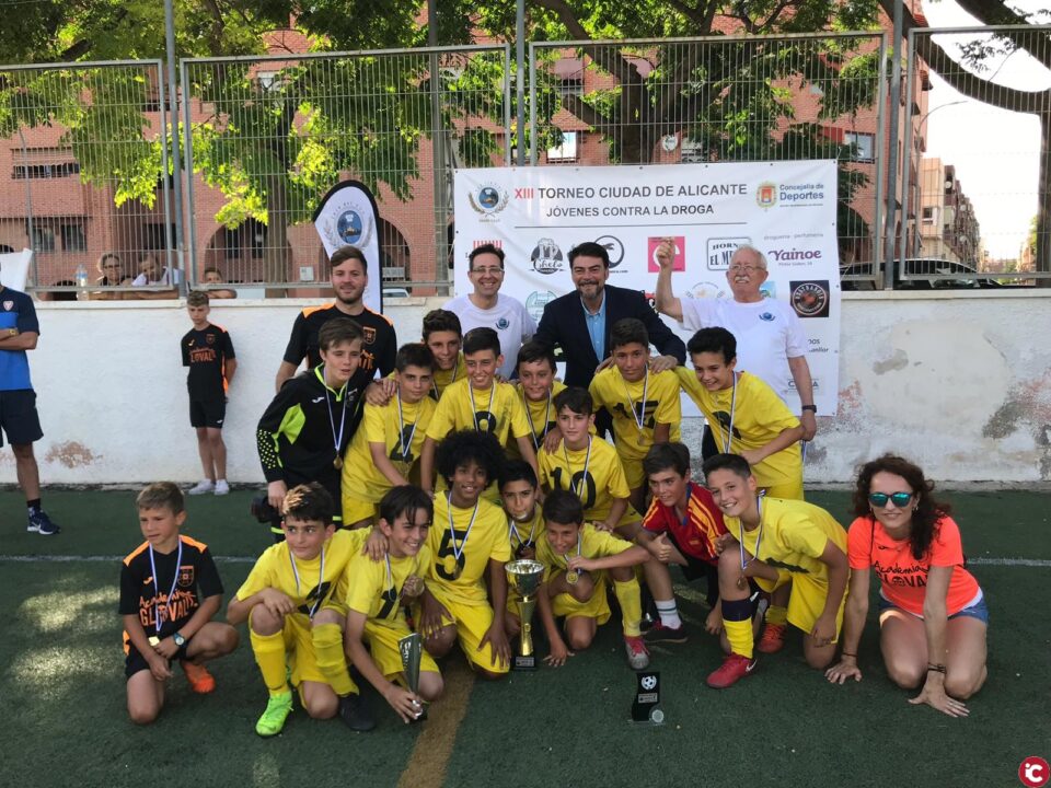 Entrega de los trofeos a los ganadores del XIII Torneo Ciudad de Alicante Jóvenes contra la Droga