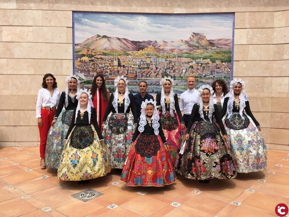 El Casal Bernat i Baldoví concede su distinción Socio de Honor a la Junta Central de Fallas de Elda