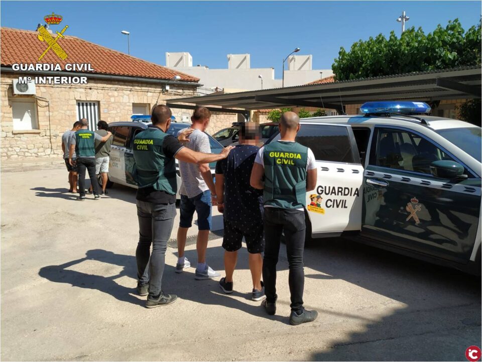 La Guardia Civil detiene a cinco miembros de una familia dedicada al robo en naves industriales