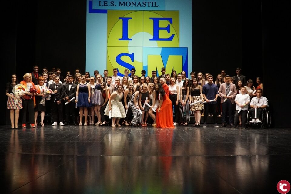 Graduación de alumnos de ESO y Bachillerato y Ciclos Formativos del IES Monastil