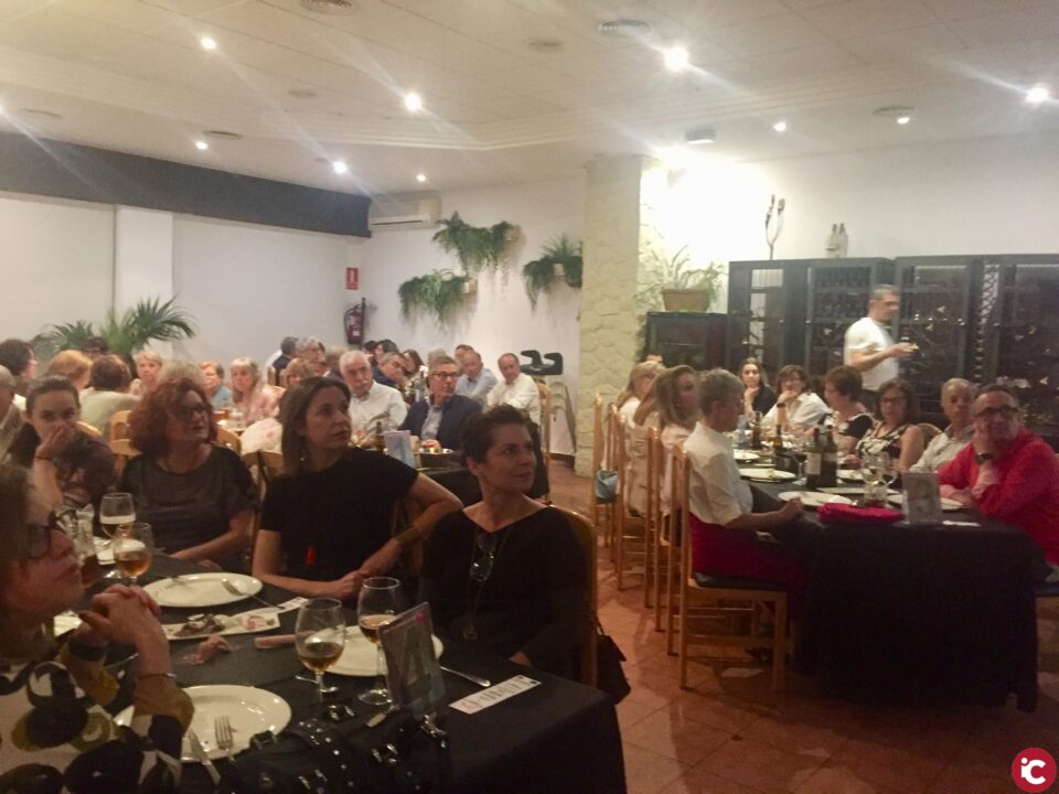 Un centenar de personas se dieron cita en la presentación oficial de la Asociación Cultural Aulas