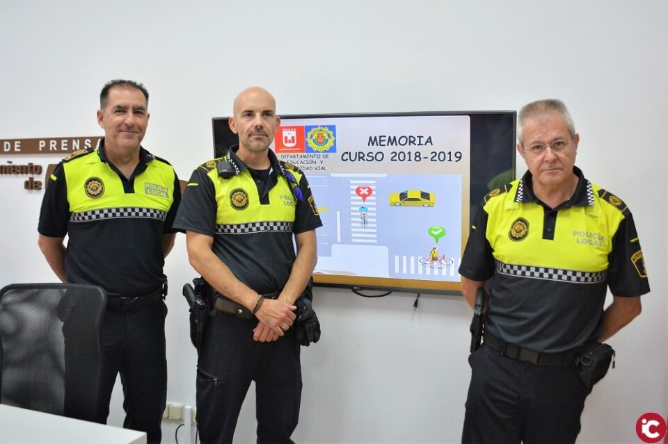 Cerca de 6.500 niños reciben formación vial y otros 3.400 en prevención del acoso escolar y micromachismos dentro de los programas de la Policía Local de Elda