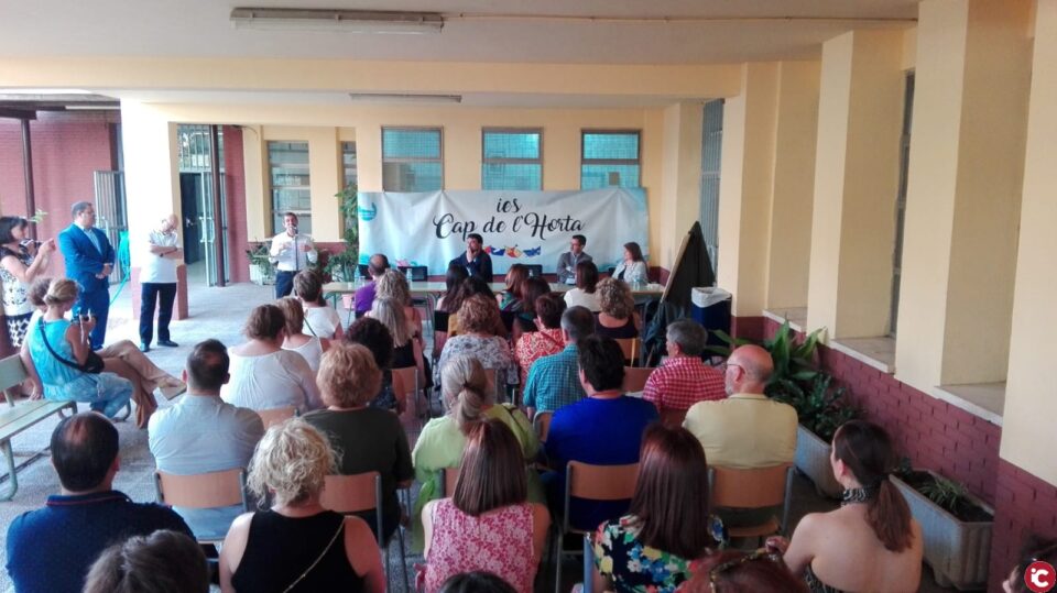 El IES Cabo de la Huerta despide a su antiguo director