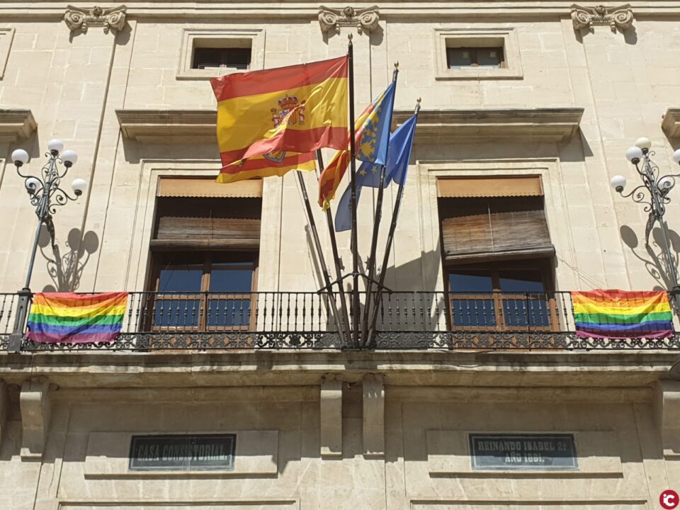 Concentració per celebrar el Dia Internacional de lorgull LGTBI