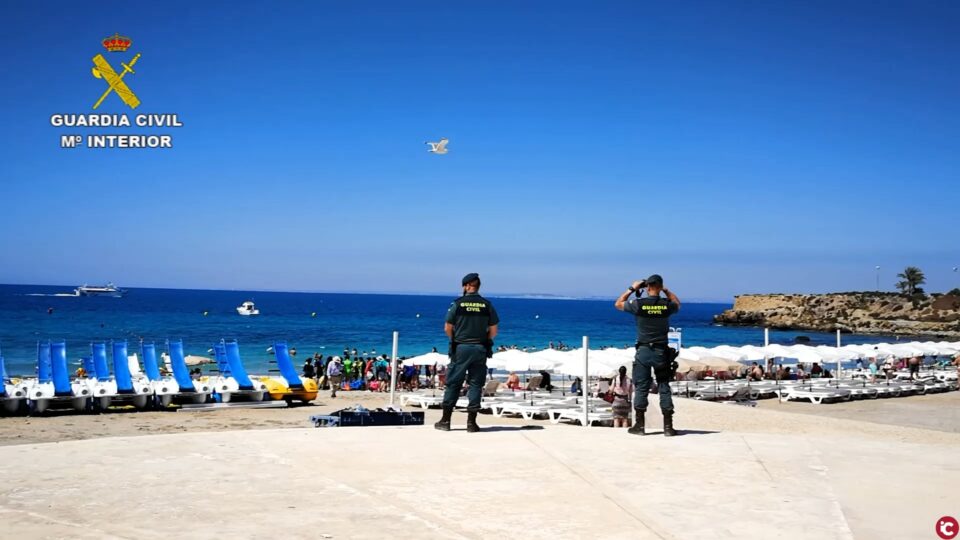 La Guardia Civil refuerza la vigilancia durante los meses de junio a septiembre en la isla de Tabarca