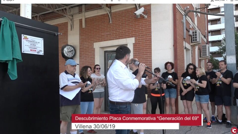 Descubrimiento de la placa conmemorativa del colectivo "Generación del 69"