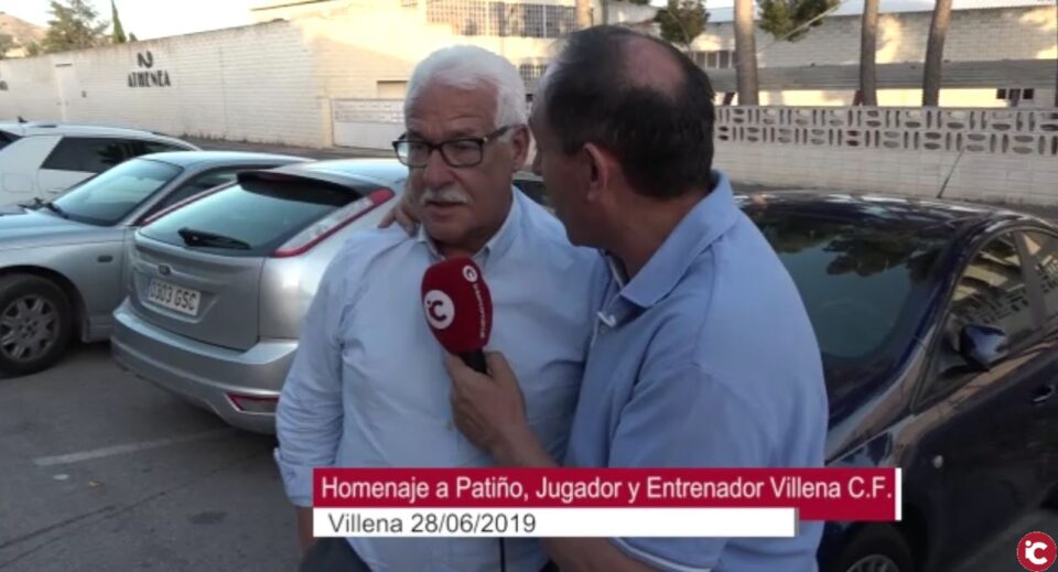 Emotivo homenaje al jugador y entrenador del Villena C.F.