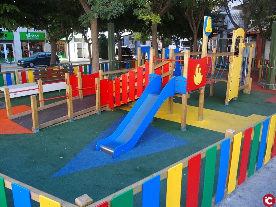 Recepcionada la obra de renovación del parque infantil de la Plaza del Rollo