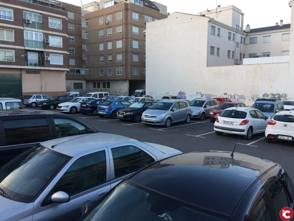 El Ayuntamiento de Petrer reabre el parking de la calles Pintor Zurbarán con Elche