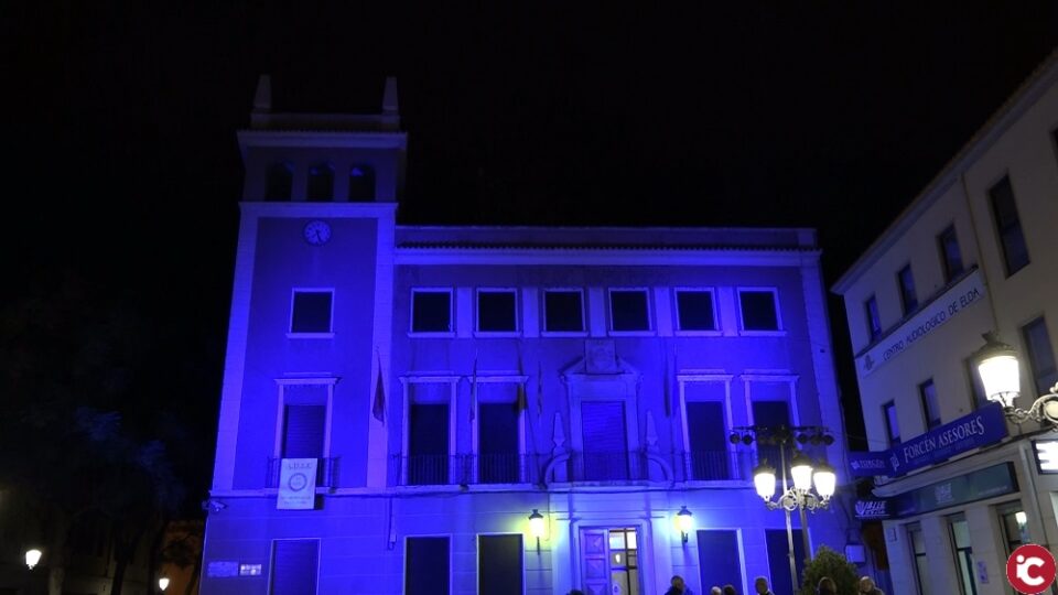 Elda se ilumina con la conmemoración del Día Mundial de la Diabetes