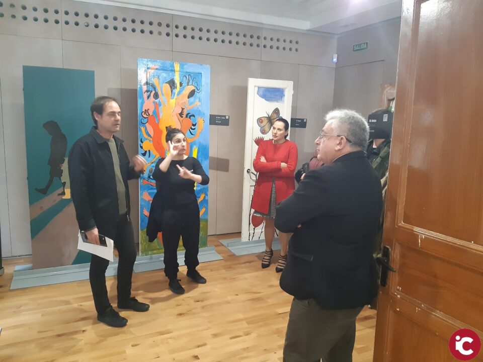 Inauguración de la exposición de arte Puertas para visibilizar la violencia machista