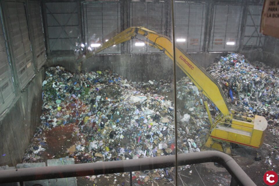 Visita a la planta de residuos de Algimia