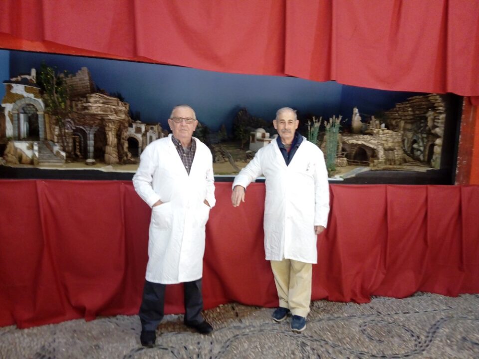 Comienzan los montajes de los belenes del Ayuntamiento y de la Plaza de la Montanyeta