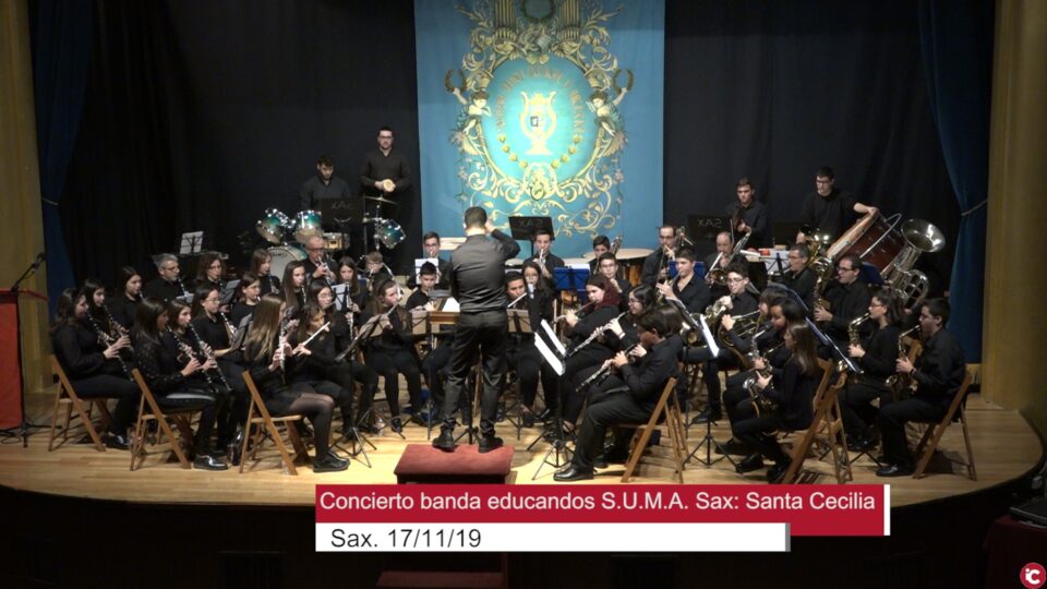 El Teatro Cervantes acogió el domingo el concierto de la banda de educandos en honor a Santa Cecilia