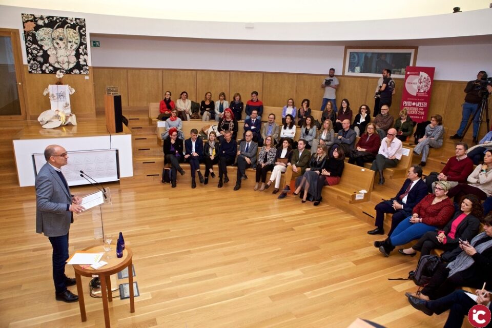 Alcanzar la igualdad de género pasa necesariamente por transformar las reglas sociales y los roles que subordinan a la mujer