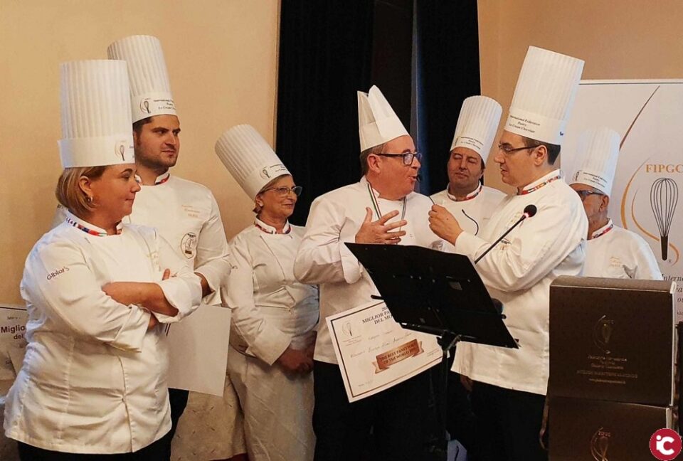 Raúl Asencio recibe la medalla de bronce al Mejor Panettone Clásico del Mundo
