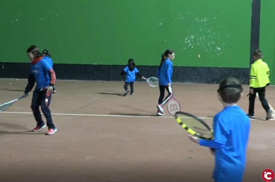 El deporte paso a paso con el Club Frontenis Sax
