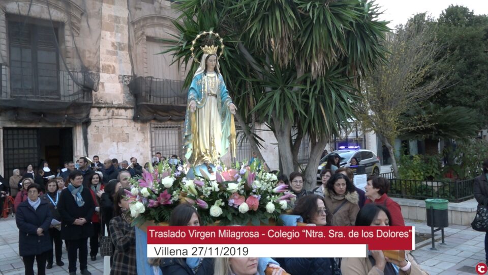 Traslado de la imagen de la Virgen Milagrosa desde el Colegio Paulas a la Parroquia de Santiago