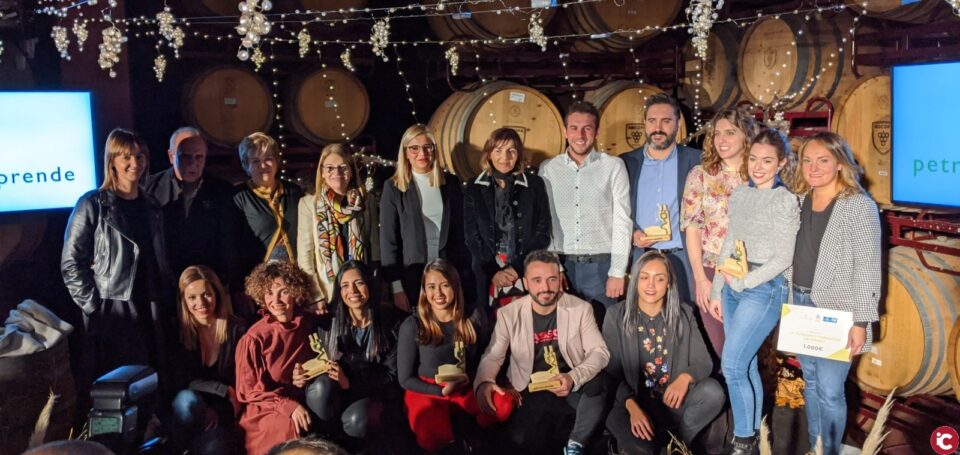 Un proyecto de vasos irrompibles y reutilizables gana el premio Petreremprende 2019