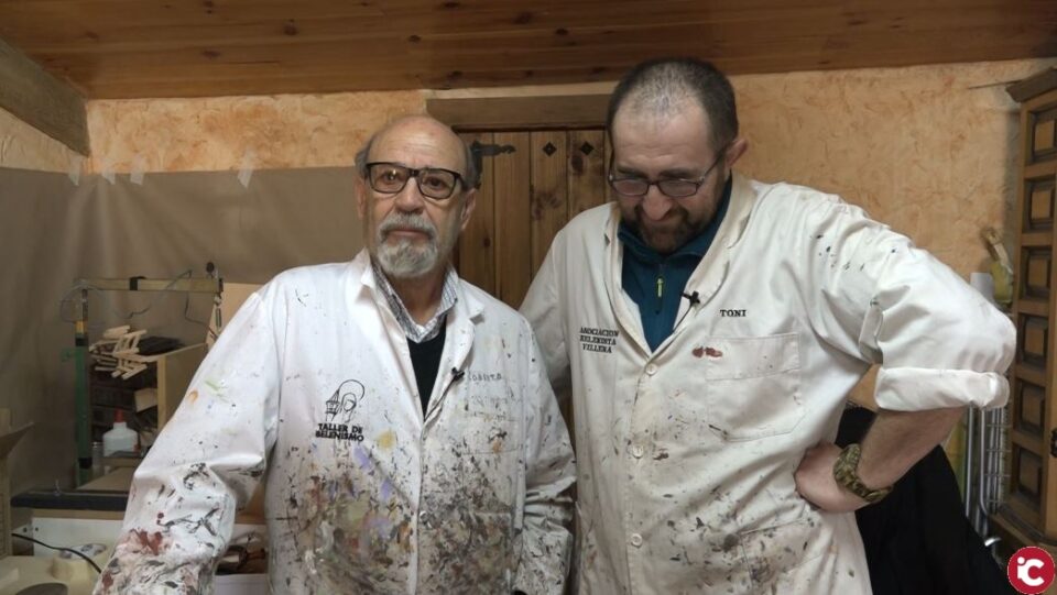 Montaje del Belén: Antonio y Roberto
