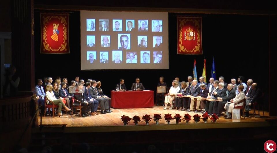 El Ayuntamiento de Aspe concede la Mención Honorífica del Día de la Constitución a la primera corporación municipal de 1979