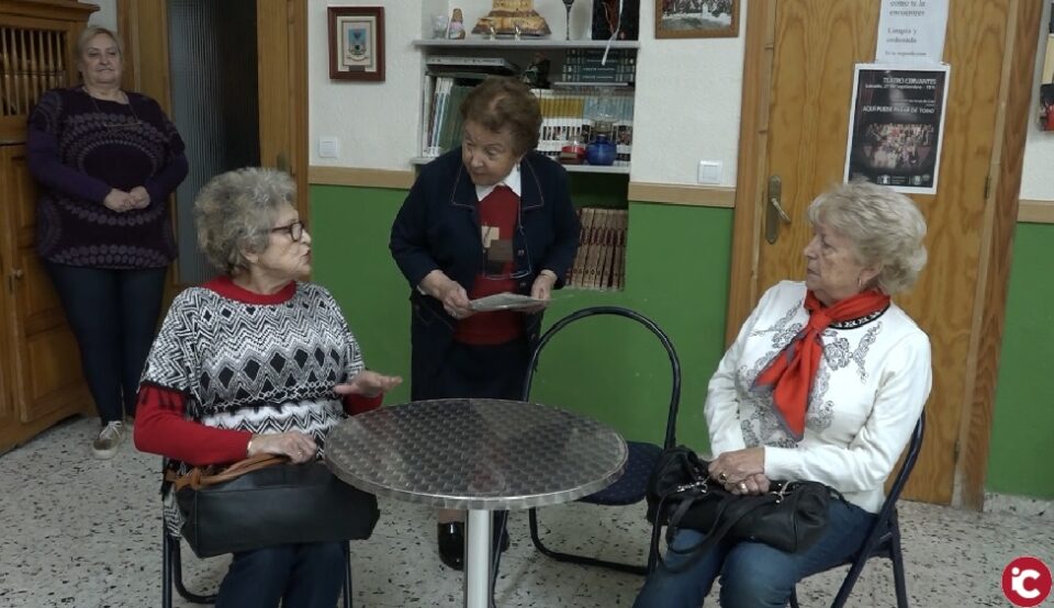 Visitamos al Grupo de Teatro de la Asociación de Amas de Casa de Petrer