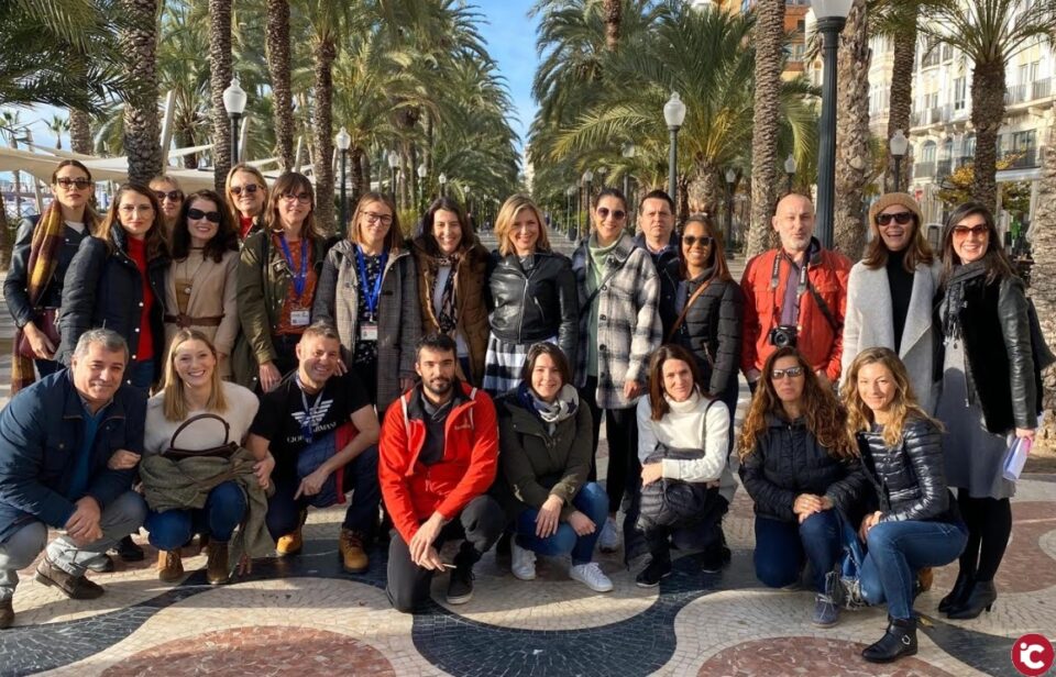 El Patronato de Turismo muestra a una treintena de empresas adheridas al programa SIDTEC los parques y árboles monumentales de Alicante