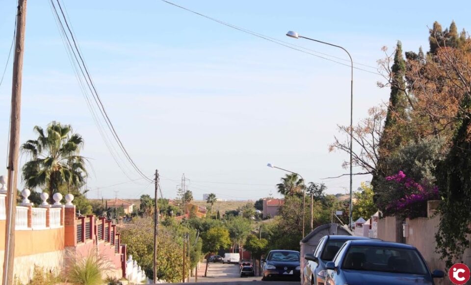 Infraestructuras renovará 300 puntos de luz de más de una veintena de calles de la urbanización Girasoles