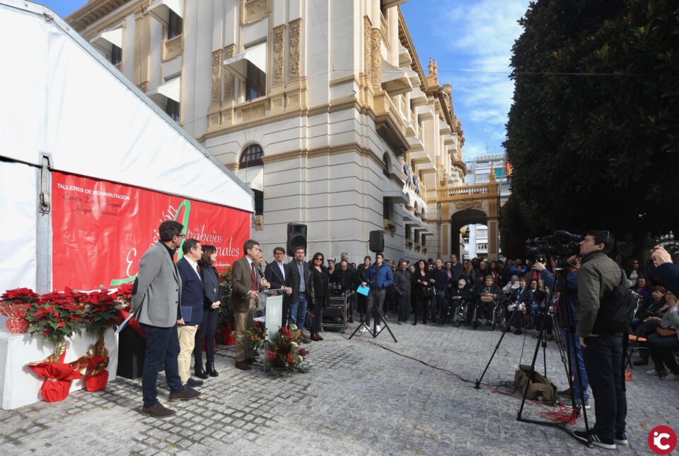 La Diputación de Alicante abre la Exposición de Trabajos Artesanales en los jardines del Palacio Provincial