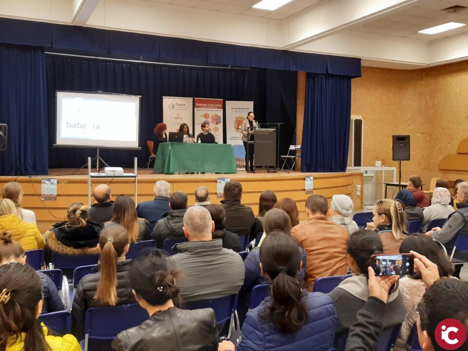 El Ayuntamiento entrega 300 diplomas de los cursos de español a extranjeros residentes en Alicante