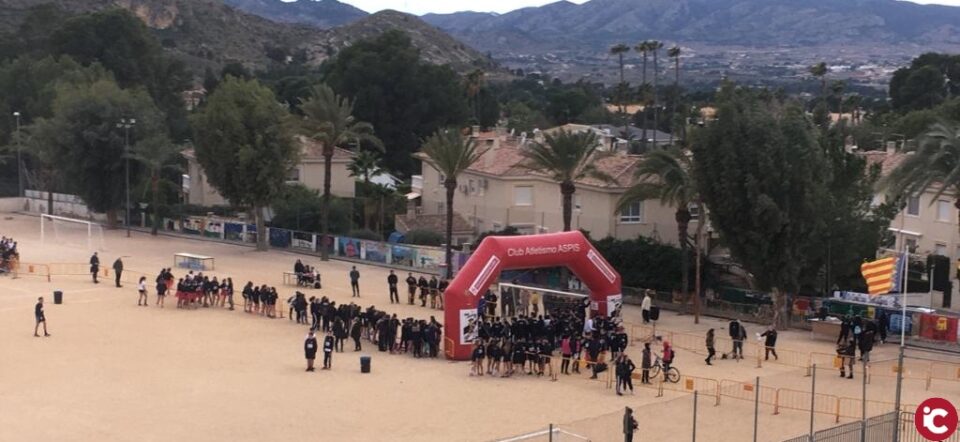 Más de 1100 participantes en la octava San Silvestre de la Sagrada Familia
