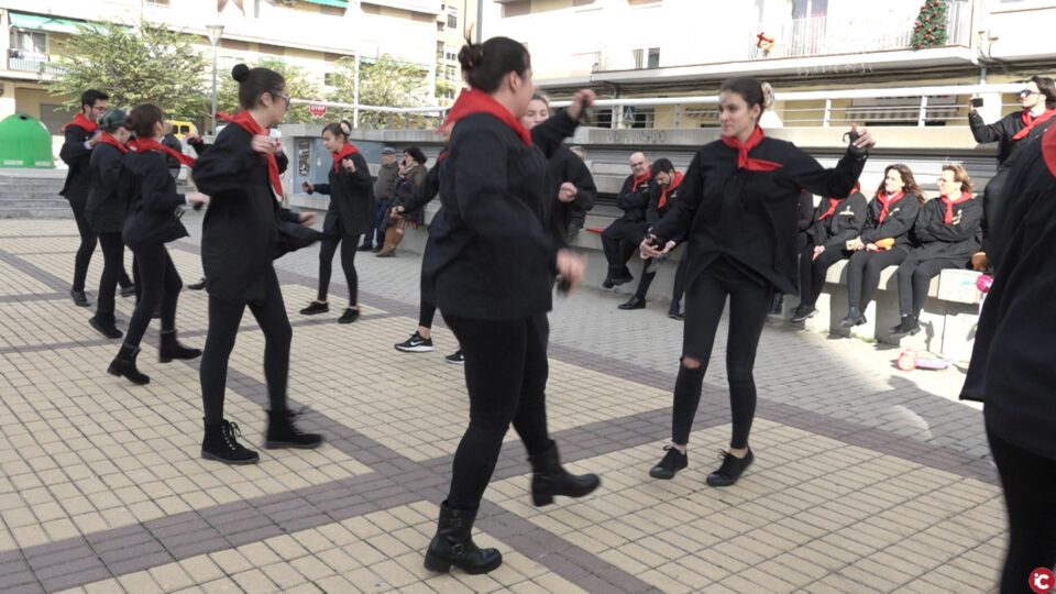 Primera salida con el Cercico y actuación del Grupo de Danzas de la Mayordomía de San Antón "La Faltriquera"